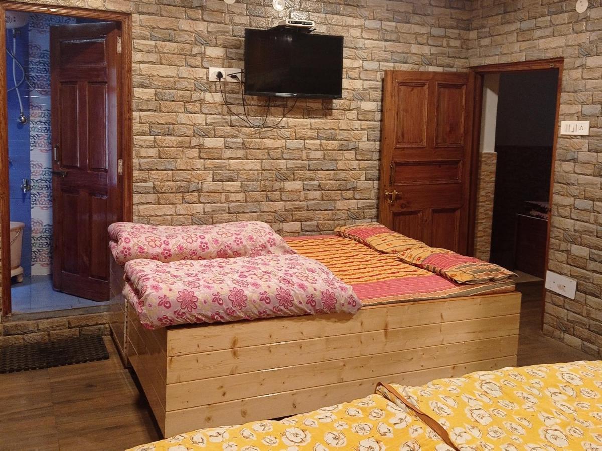 Mehdudia Guest House Шимла Экстерьер фото