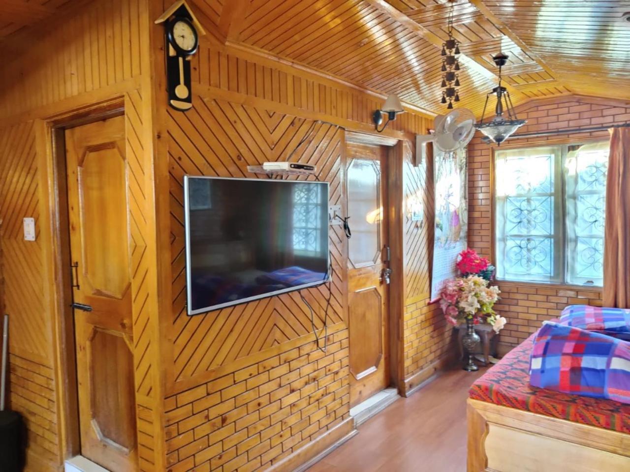 Mehdudia Guest House Шимла Экстерьер фото
